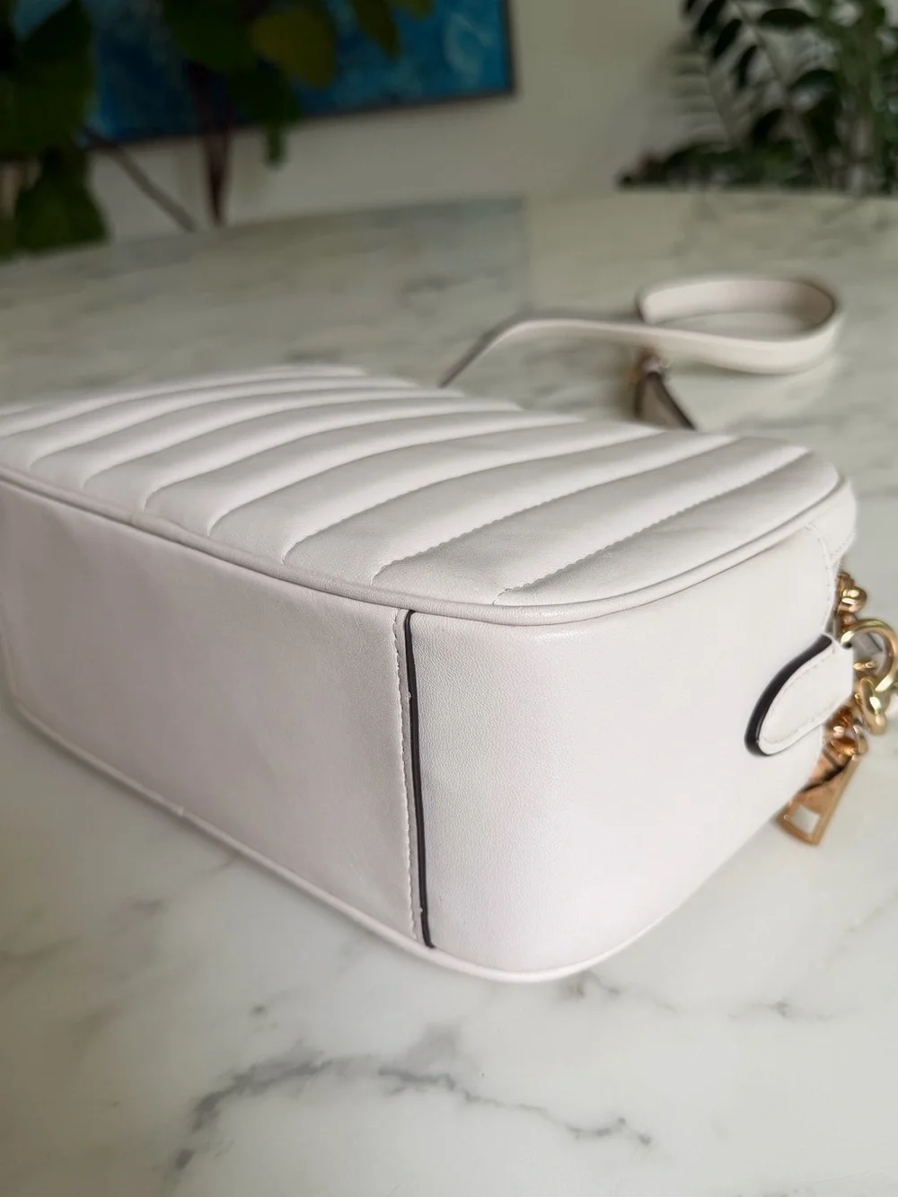 Coach Jes Crossbody With Linear Quilting Gold /Chalk Leather Bag C1569